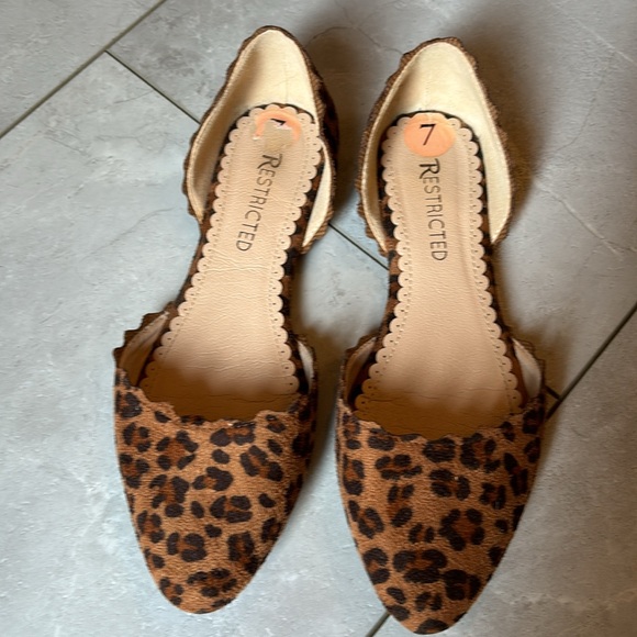Restricted Leopard Print Open-Sided Flats, Women’s Size 7 - Picture 2 of 6